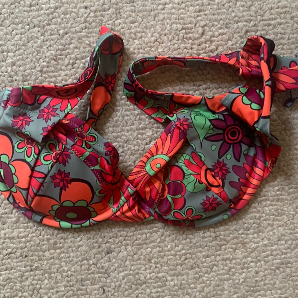 NWT Modcloth Bikini Top- L